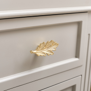 Shiny Gold Oak Leaf Drawer Knob